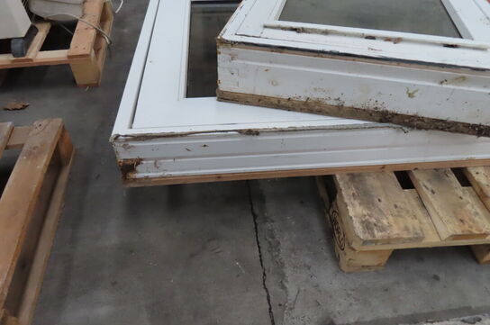 1 dør og 2 stk vinduer