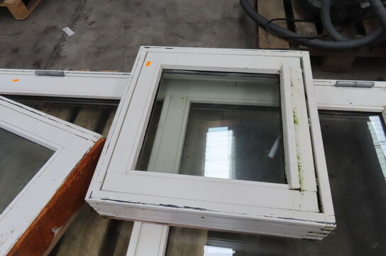 1 dør og 2 stk vinduer