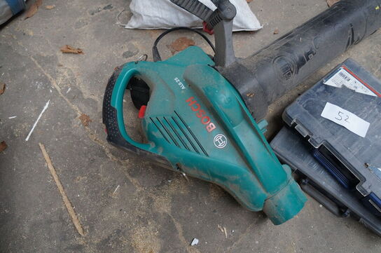 Løvbluser + diverse kasser med skruer 