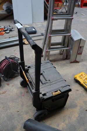 Værktøjskasse på hjul DEWALT 