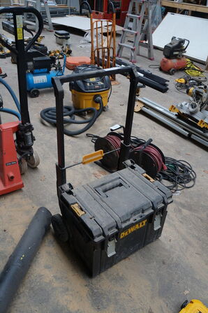 Værktøjskasse på hjul DEWALT 