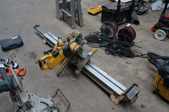 Kap/geringssav DEWALT DWS778 