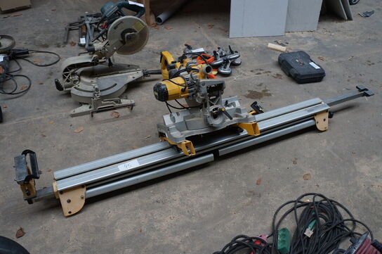 Kap/geringssav DEWALT DWS778 