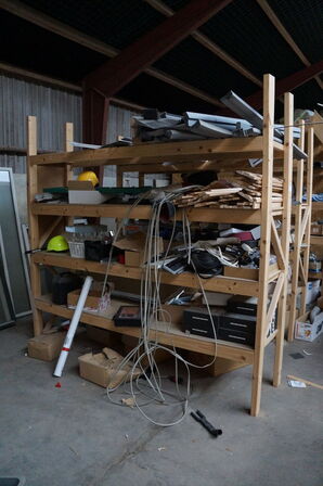 4 stk. Reoler med indhold af diverse skruer, beslag mv. 