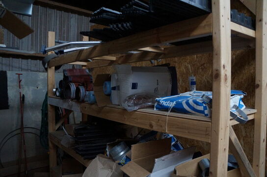 4 stk. Reoler med indhold af diverse skruer, beslag mv. 