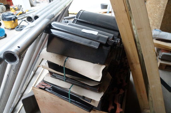 3 fags pallereol med indhold af diverse teglsten mv.