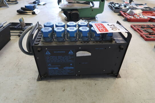 Strømfordeler med 12 udtag 