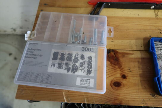 Værkstedsbord med indhold 