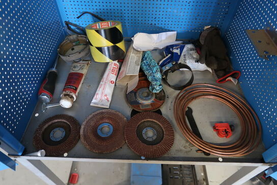 Værkstedsskab på hjul med indhold 