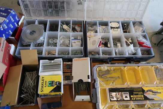 Rullebord med indhold 