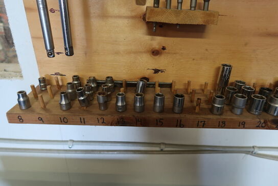 Værkstedstavle med stort parti toppe & ringnøgler 