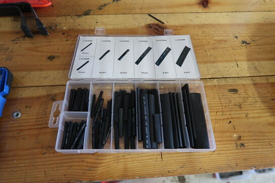 Værkstedsbord med indhold 