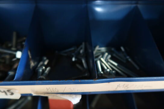 Boltreol med indhold 