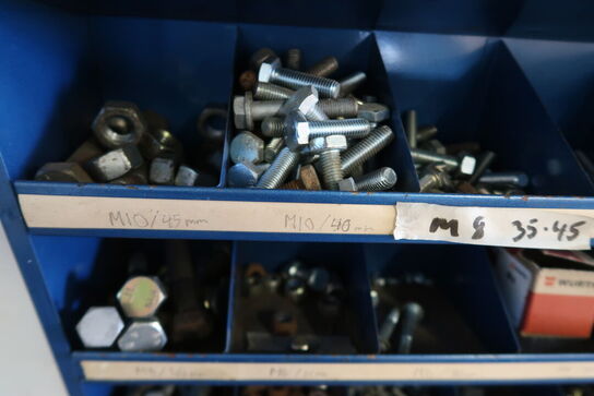 Boltreol med indhold 