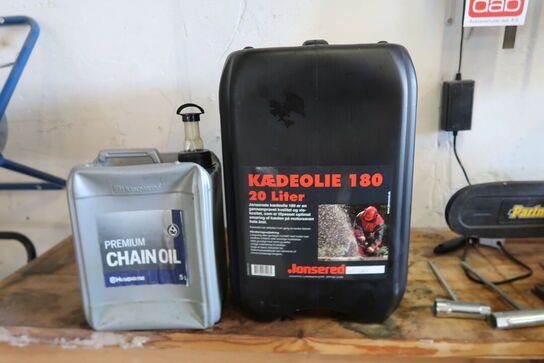 Værkstedsbord med indhold 