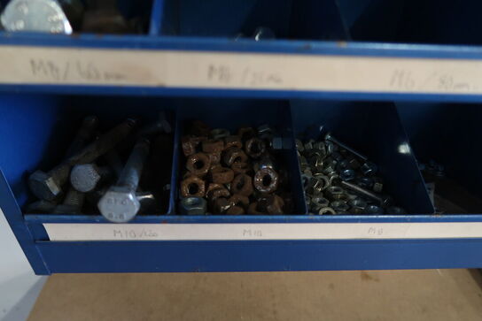 Boltreol med indhold 