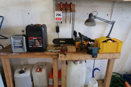 Værkstedsbord med indhold 