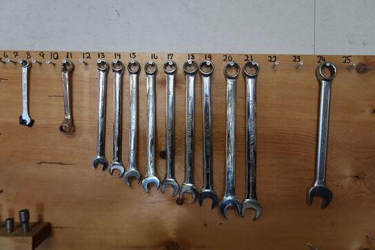 Værkstedstavle med stort parti toppe & ringnøgler 