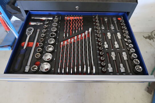 Værktøjsvogn med indhold 