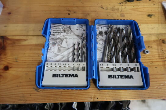 Værkstedsbord med indhold 