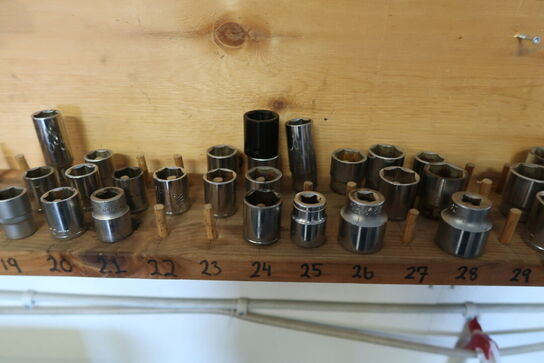 Værkstedstavle med stort parti toppe & ringnøgler 