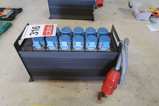 Strømfordeler med 12 udtag 