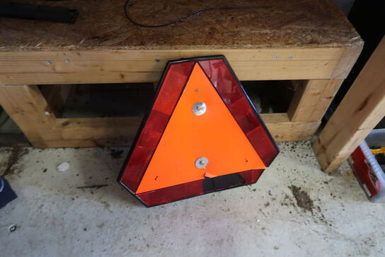 Værkstedsbord med indhold 