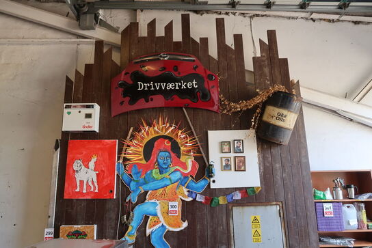 Hjemmelavet reolvæg