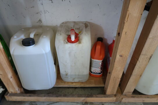 Værkstedsbord med indhold 