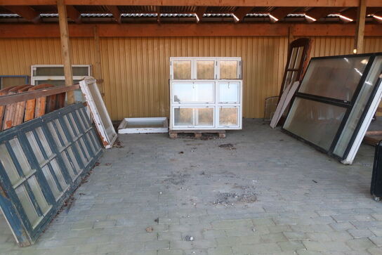 Div. Vinduer og døre bl.a. VELFAC