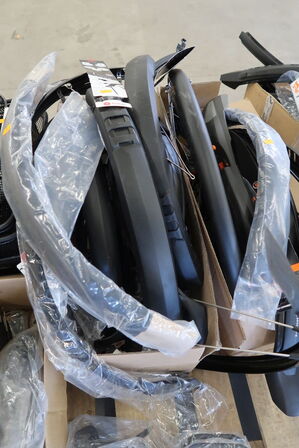 2 paller med hjulskærme, kædeskærme, cykelkurve m.m.