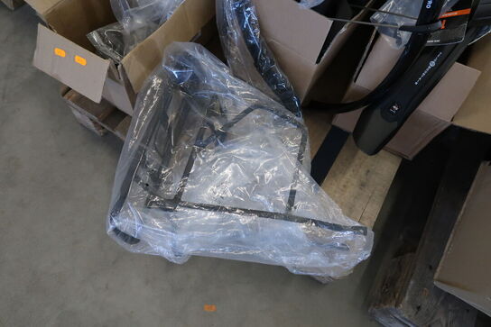 2 paller med hjulskærme, kædeskærme, cykelkurve m.m.