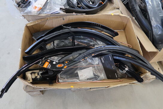 2 paller med hjulskærme, kædeskærme, cykelkurve m.m.