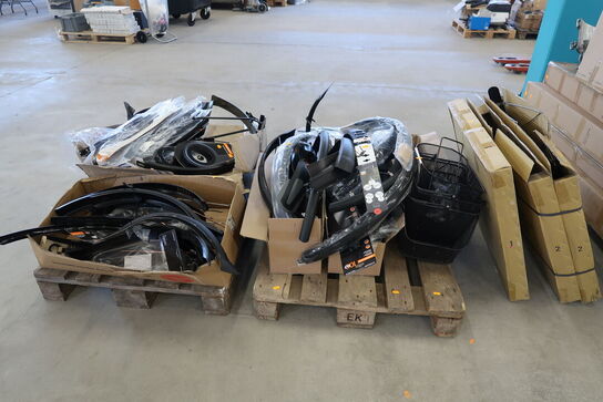 2 paller med hjulskærme, kædeskærme, cykelkurve m.m.