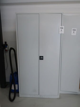 Stålskab 101x200x60 inkl. indhold