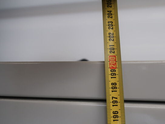 Stålskab 101x200x60 inkl. indhold