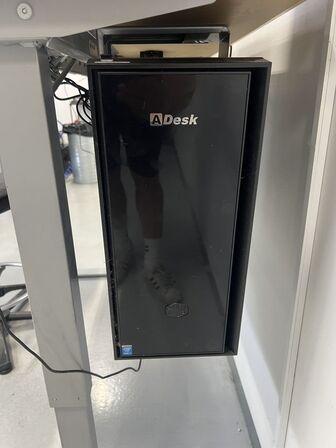 Elhævesænkebord inkl. indhold og IT udstyr