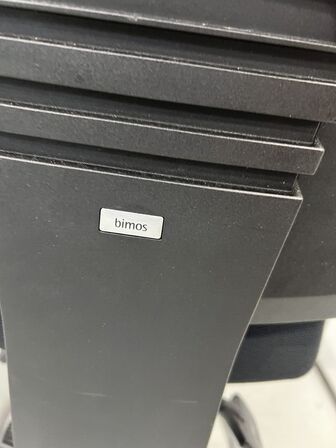 Elhævesænkebord inkl. indhold og IT udstyr