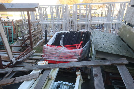 Reolsystem samt glasstativer