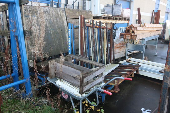 Reolsystem samt glasstativer