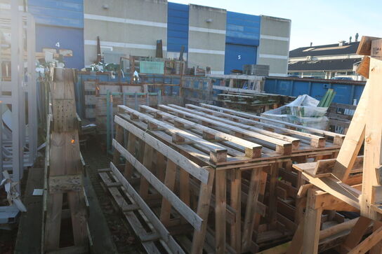 Diverse træstativer