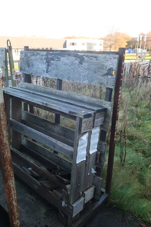 Reolsystem samt glasstativer