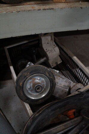 Diverse nøgler, møtrikker, m.v.