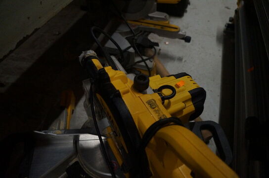 Kap-/geringsav DEWALT DWS773