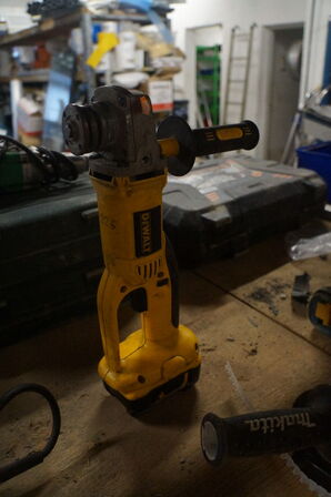 Vinkelsliber DEWALT DC410