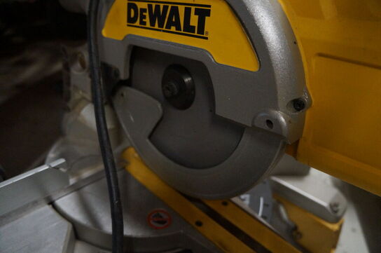 Kap-/geringsav DEWALT DWS777