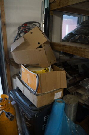 Indhold på lagerreol