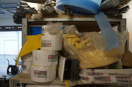 Lagerreol med indhold