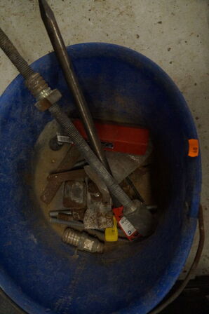 Diverse nøgler, møtrikker, m.v.