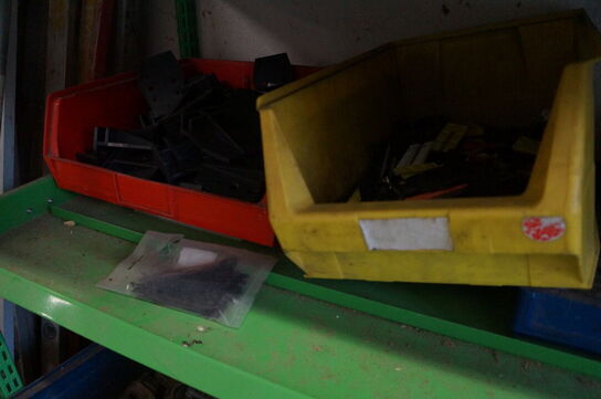 Lagerreol med indhold